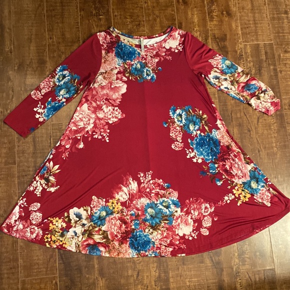 Bellamie. Floral print A-line dress. Size Medium. - Picture 6 of 6